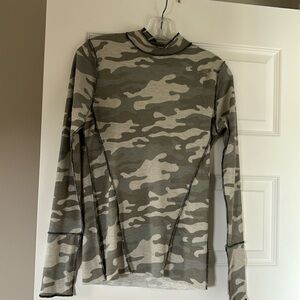 NWOT Buckle Camouflage Thermal Long Sleeve Top, Size Small